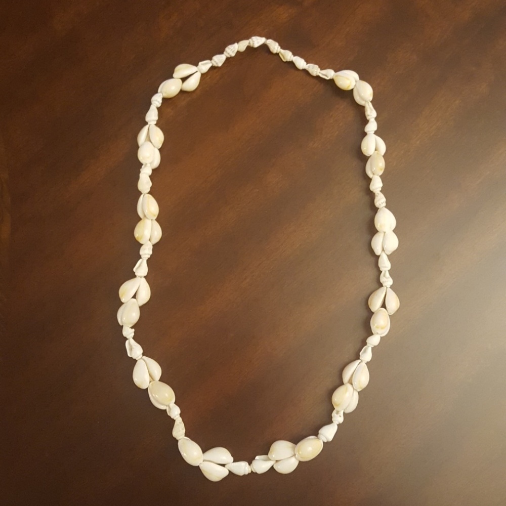 Shell Necklace - Picture 1 of 2